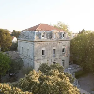 Logis Hotel - Restaurant Residence Les Cedres Villeneuve-lès-Avignon